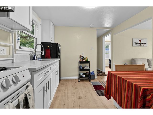 1259 MONROE St, Eugene, OR 97402
