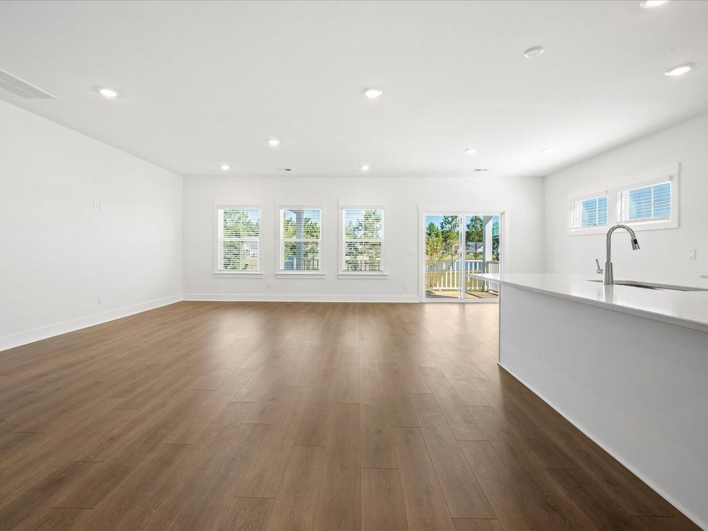 Image 6 of property listing at 361 Calm Water Way, Summerville, SC 29486