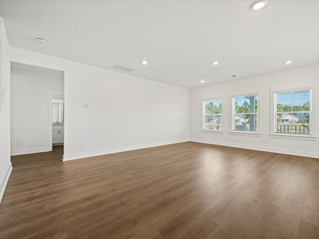 Image 7 of property listing at 361 Calm Water Way, Summerville, SC 29486