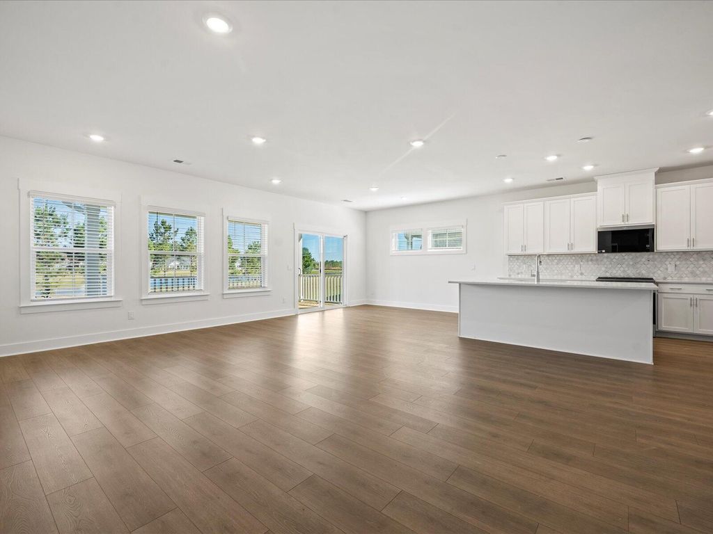 Image 8 of property listing at 361 Calm Water Way, Summerville, SC 29486