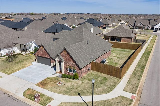 300 Bray Lane, Yukon, OK 73099