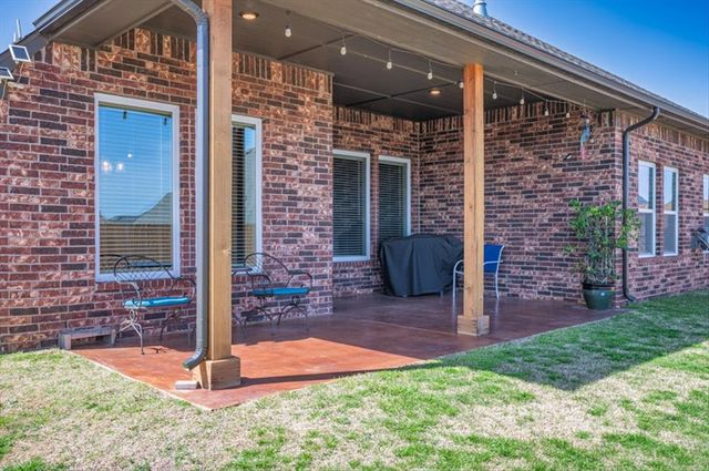 300 Bray Lane, Yukon, OK 73099