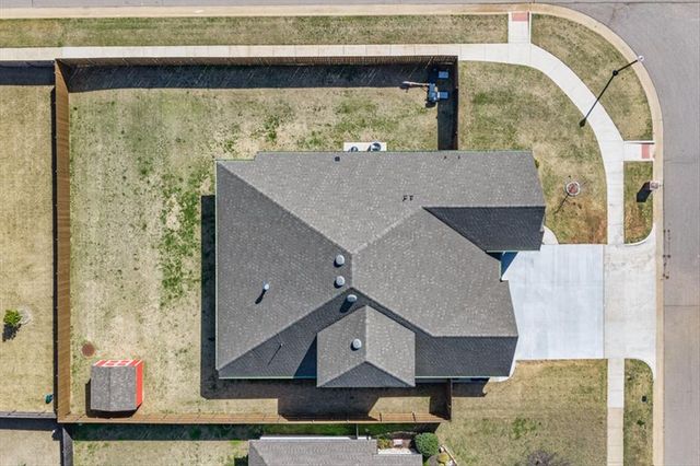 300 Bray Lane, Yukon, OK 73099
