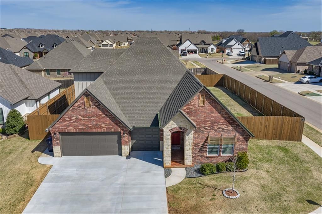 300 Bray Lane, Yukon, OK 73099