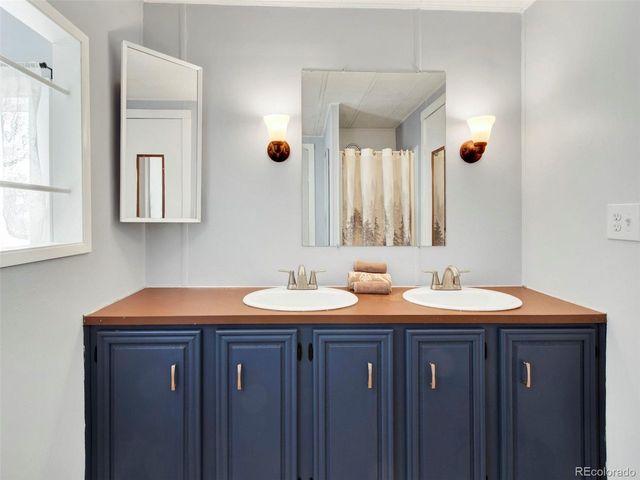 231 Dahlia St, Bennett, CO 80102