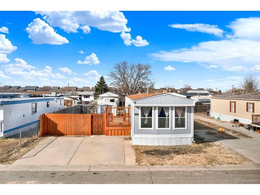 231 Dahlia St, Bennett, CO 80102