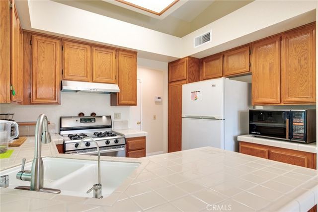 29 Hubbard Court, Redlands, CA 92374
