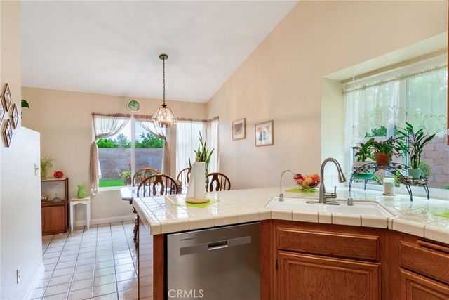 29 Hubbard Court, Redlands, CA 92374