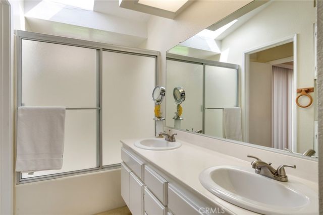 29 Hubbard Court, Redlands, CA 92374