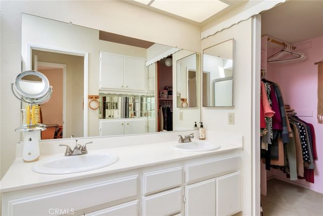 29 Hubbard Court, Redlands, CA 92374