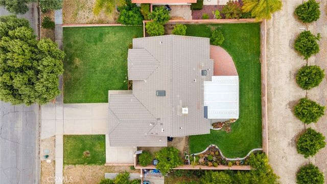 29 Hubbard Court, Redlands, CA 92374