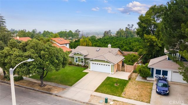 29 Hubbard Court, Redlands, CA 92374