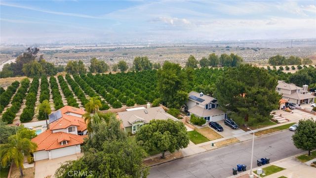 29 Hubbard Court, Redlands, CA 92374