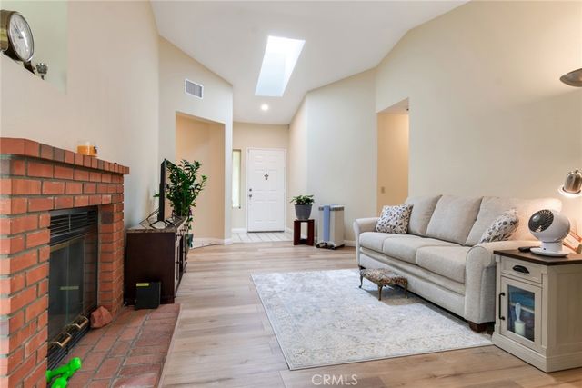 29 Hubbard Court, Redlands, CA 92374