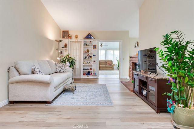 29 Hubbard Court, Redlands, CA 92374