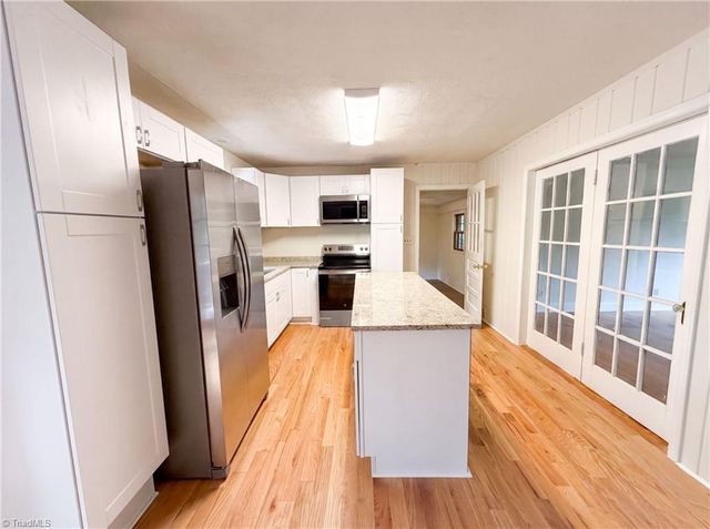 5148 Clearview Drive, Winston-salem, NC 27104