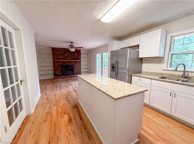 5148 Clearview Drive, Winston-salem, NC 27104