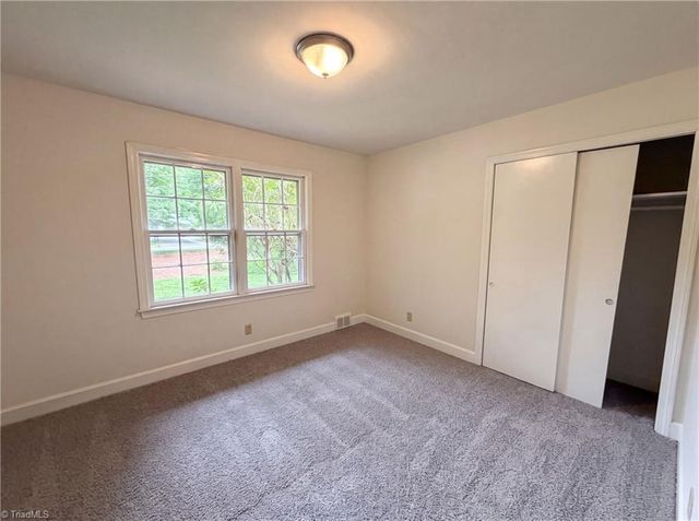 5148 Clearview Drive, Winston-salem, NC 27104