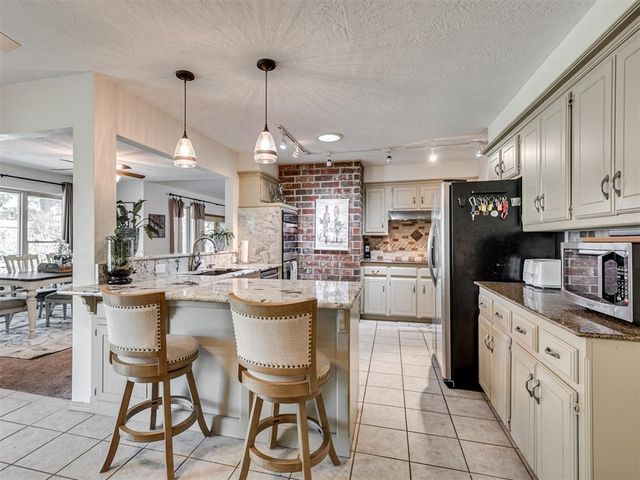 225 SE 27th Street, Moore, OK 73160