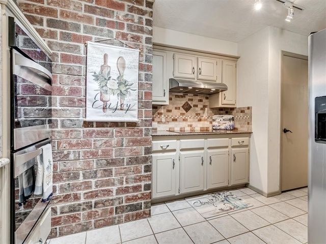 225 SE 27th Street, Moore, OK 73160