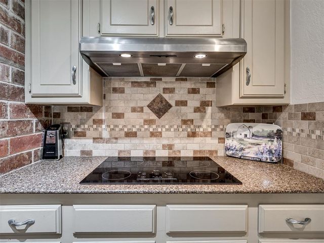 225 SE 27th Street, Moore, OK 73160