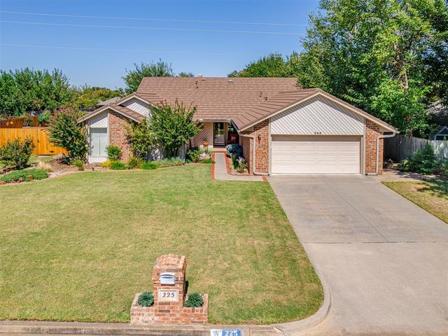 225 SE 27th Street, Moore, OK 73160