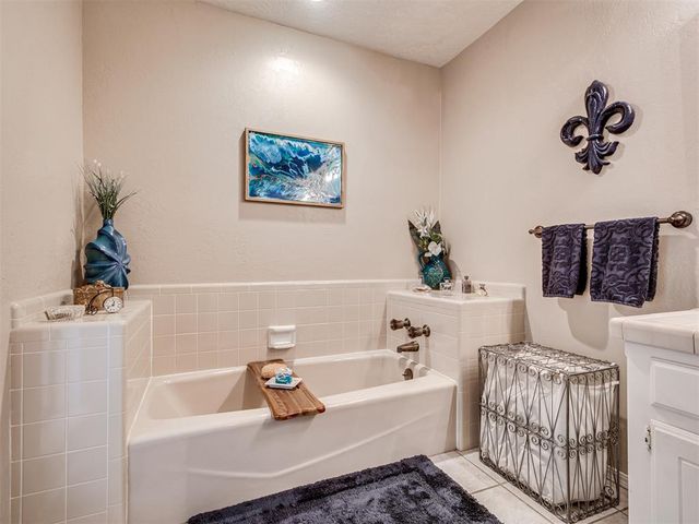 225 SE 27th Street, Moore, OK 73160