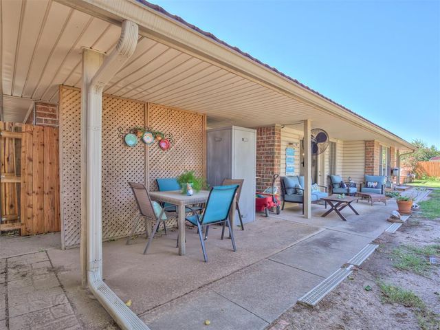 225 SE 27th Street, Moore, OK 73160