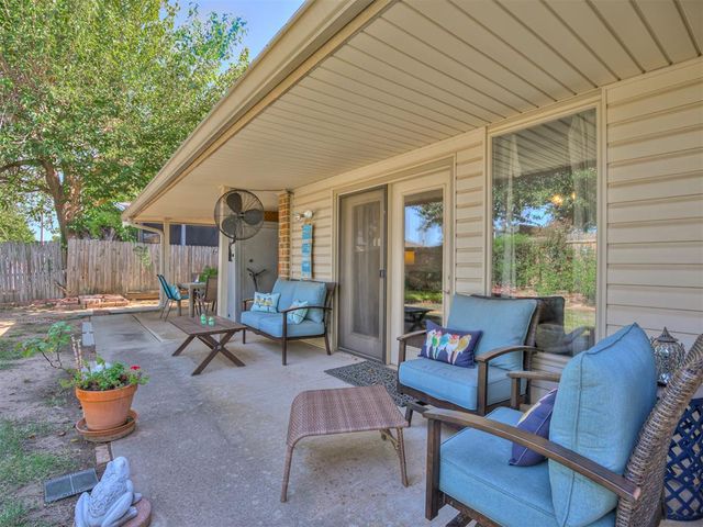 225 SE 27th Street, Moore, OK 73160