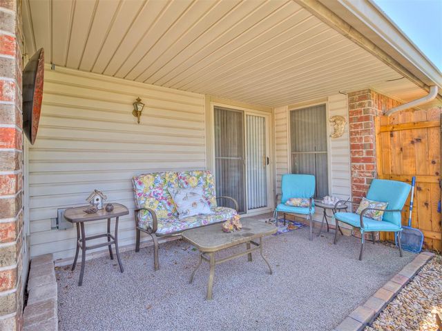 225 SE 27th Street, Moore, OK 73160