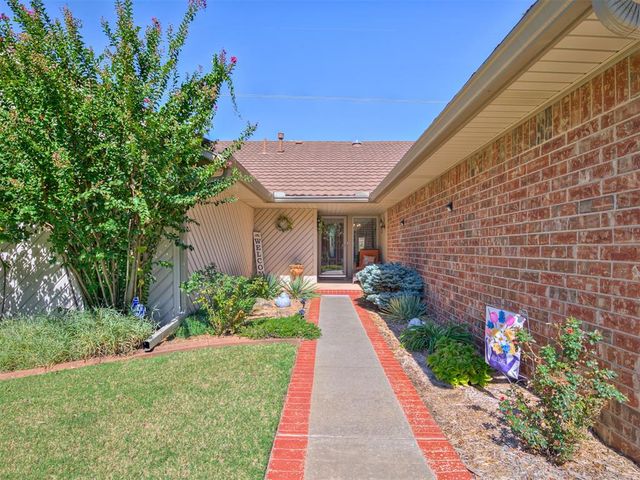 225 SE 27th Street, Moore, OK 73160