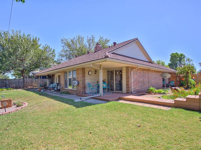 225 SE 27th Street, Moore, OK 73160