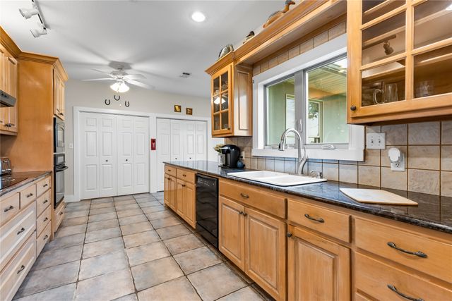 104 Private Road 4757, Rhome, TX 76078