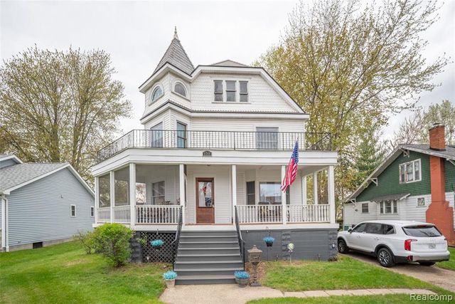 1749 Saint Clair River Drive, Algonac, MI 48001