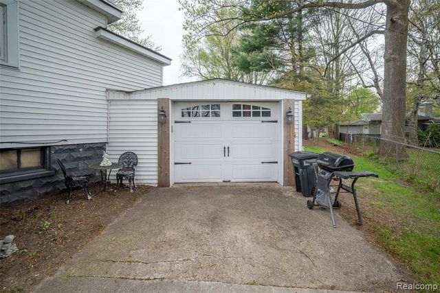1749 Saint Clair River Drive, Algonac, MI 48001