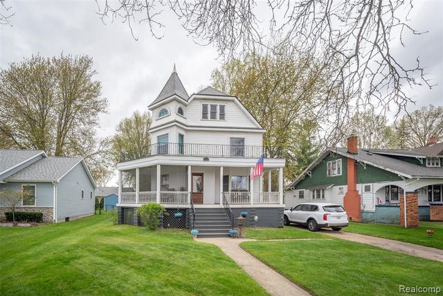 1749 Saint Clair River Drive, Algonac, MI 48001