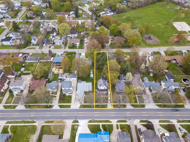 1749 Saint Clair River Drive, Algonac, MI 48001