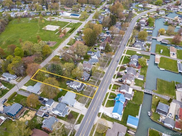 1749 Saint Clair River Drive, Algonac, MI 48001