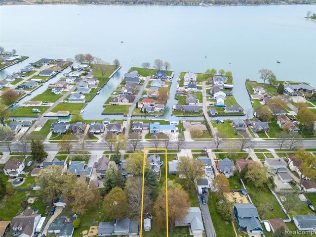 1749 Saint Clair River Drive, Algonac, MI 48001
