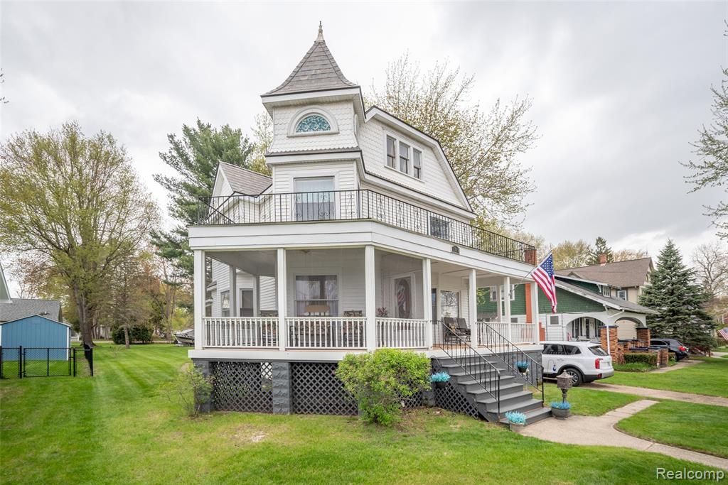 1749 Saint Clair River Drive, Algonac, MI 48001