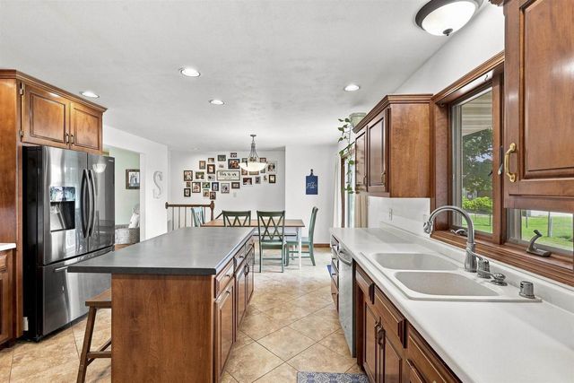 4521 W CAPITOL DRIVE, Appleton, WI 54913