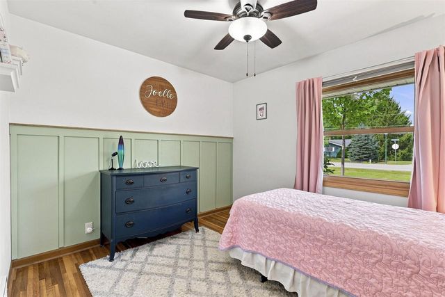 4521 W CAPITOL DRIVE, Appleton, WI 54913