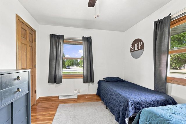 4521 W CAPITOL DRIVE, Appleton, WI 54913