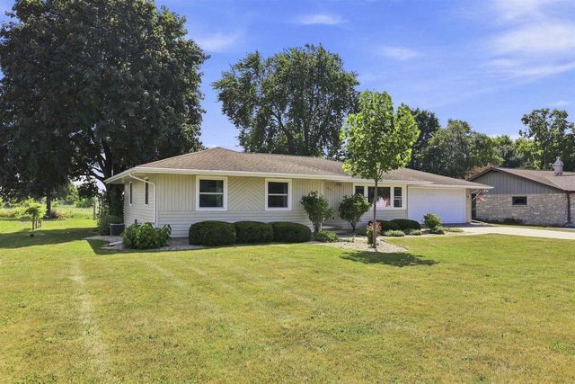 4521 W CAPITOL DRIVE, Appleton, WI 54913