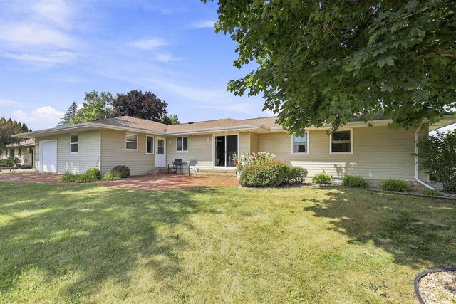 4521 W CAPITOL DRIVE, Appleton, WI 54913
