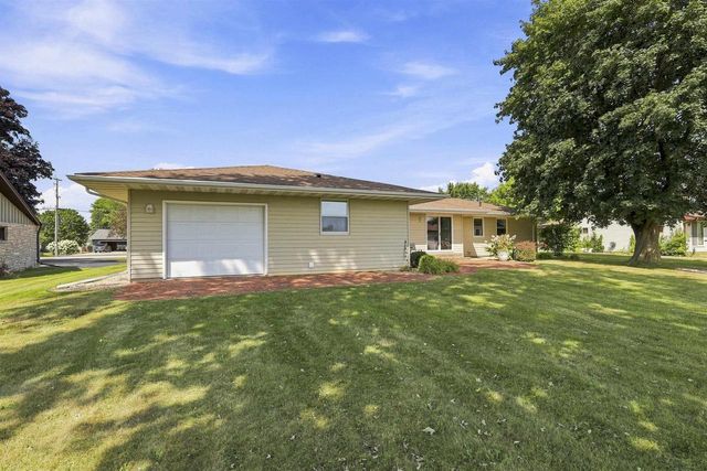 4521 W CAPITOL DRIVE, Appleton, WI 54913