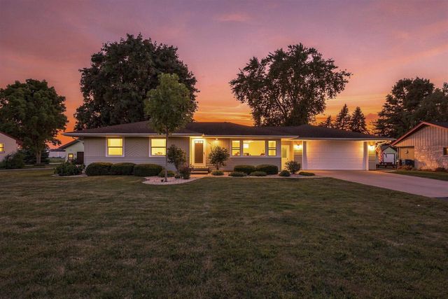 4521 W CAPITOL DRIVE, Appleton, WI 54913