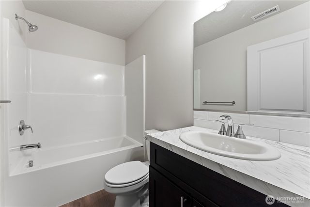 202 N Sandy Loop, Moses Lake, WA 98837