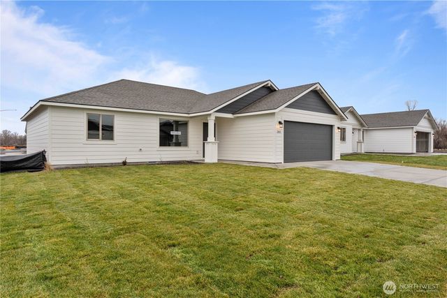 202 N Sandy Loop, Moses Lake, WA 98837