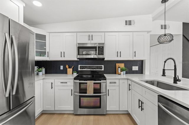 4008 W OLIVE STREET, Tampa, FL 33616